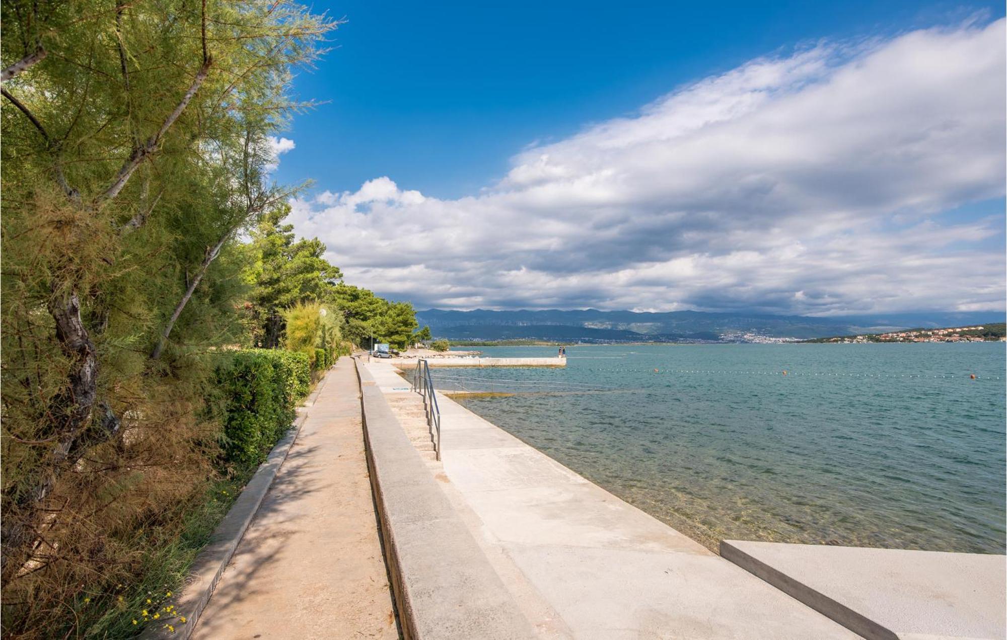 Gorgeous Apartment In Cizici With House Sea View Екстер'єр фото