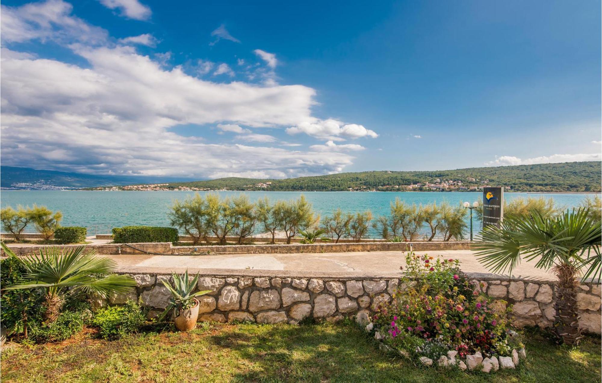 Gorgeous Apartment In Cizici With House Sea View Екстер'єр фото